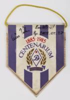1985 Az Újpesti Dózsa centenáriumi zászlója, Kiss Péter labdarúgó játékos dedikációjával 9x10 cm