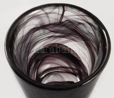 Kosta Boda örvényes mangán színezésű váza. Terv.: Ulrica Hydman Vallien (1938-2018). Jelzett, hibátl...