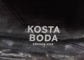 Kosta Boda örvényes mangán színezésű váza. Terv.: Ulrica Hydman Vallien (1938-2018). Jelzett, hibátl...