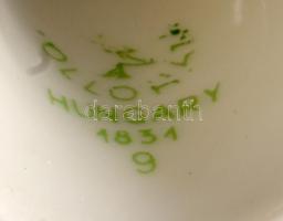 21 darab gyűszű, közte Hollóházi, Herendi és ezüst (Ag) darabbal