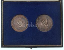 Német Demokratikus Köztársaság 1967. "Német Demokratikus Köztársaság / Moritzburgi kastély Drezda közelében" kétoldalas, ezüstözött Cu-Ni emlékérem + "Német Demokratikus Köztársaság / Albrechtsburgi kastély Meissenben" kétoldalas, ezüstözött Cu-Ni emlékérem, közös dísztokban (40mm) T:AU,XF, ph., patina GDR 1967. "Deutsche Demokratische Republik / Moritzburg bei Dresden" two-sided, silver-plated Cu-Ni commemorative medallion + "Deutsche Demokratische Republik / Die Albrechtsburg zu Meissen" two-sided, silver-plated Cu-Ni commemorative medallion, in one decorative case (40mm) C:AU,XF, edge error, patina