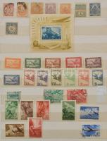 Nagyon vegyes magyar tétel a krajcárosoktól, jobbakkal, modern blokkokkal, 8 lapos A/4 berakóban