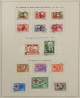 Magyar gyűjtemény blokkok nélkül az 1945-1962 közötti időszakból, nagyalakú előnyomott albumban