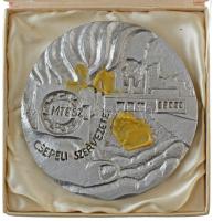 DN Műszaki és Természettudományi Egyesületek Szövetsége "MTESZ Csepeli Szervezete" kétoldalas Al emlékérem eredeti tokban (130mm) T:XF, nagy ragasztónyom van rajta