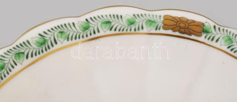 Herendi Apponyi Vert mintás talpas kínáló plasztikus aranyhal figurákkal. Jelzett, hibátlan, d: 14 c...