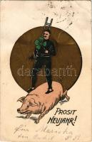 Prosit Neujahr! / Boldog Újévet! Kéményseprős litho üdvözlőlap malaccal / New Year greeting litho postcard with chimney sweeper and pig (EB)