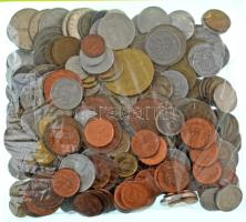 Vegyes, magyar és külföldi érmetétel mintegy ~1kg súlyban T:vegyes Mixed, Hungarian and foreign coin lot (~1kg) C:mixed
