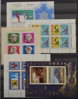 11 magyar modern blokkgyűjtemény a 60-80-as évekből, mindegyik 16 fekete lapos Lindner A/4 berakóban...