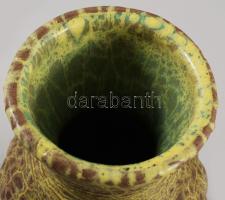 Gorka Géza (1894-1971): Váza, vállánál hólyagos díszítéssel. Korongozott és kézzel mintázott cserép....