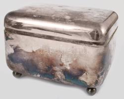 Berndorf art deco cukordoboz. Lekerekített téglány forma, négy gömb lábon. jelzett, 12x9x8 cm