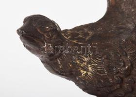 Turul szobor asztaldísz. Patinázott fém, talapzaton, kis kopással, m: 17 cm