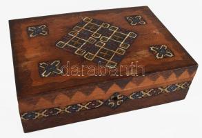 Faragott és festett díszdoboz, 18x26 cm