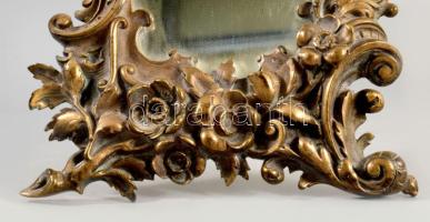 Gazdagon díszített puttó alakos asztali tükör. cca 19. sz. vége, bronz, m: 28 cm