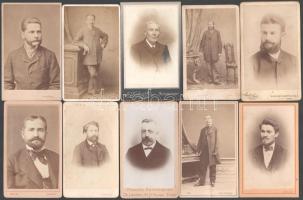 10 db férfiakat ábrázoló vizitkártya, különféle magyar és külföldi műtermekből (közte Bülch Ágoston, Pest; Strelisky Lipót, ill. Gévay Béla, Bp.; Dr. Székely, Bécs; stb.), vegyes állapotban