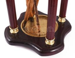 Oszlopos díszítésű sétabot tartó, benne 5 darab régi sétabot, közte vaddisznófog markolatos ezüst (A...