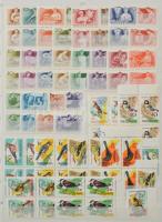 16 fehér osztott lapos LINDNER berakó benne magyar bélyegek az 50-es 60-as évekből