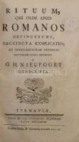 [Nieupoort, Willem Hendrik (1670-1730)] Niepoort G.H.: Rituum, qui olim apud romanos obtinuerunt, succincta explicatio ad intelligentiam veterum authorum facili methodo a - - - conscripta. Tyrnaviae [Nagyszombat],1778,Typis Regae Universit. Budensis, 4+552+39 p.+1 t. Latin nyelven. Egészbőr-kötésben, kissé kopott borítóval, javított gerinccel, pótolt hátsó szennylappal, néhány foltos lappal, az elülső szennylapon bejegyzésekkel, a kihajtható táblán kis szakadással, régi bélyegzéssel.