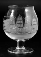 Italos készlet 6 pohárral, köszörült hajómintával díszítve. Jelzés nélkül, hibátlan, m: 9-26 cm