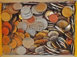 Vegyes ~1,5kg-os külföldi érme tétel T:vegyes Mixed foreign coin lot in ~1,5kg net weight C:mixed
