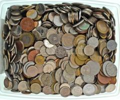 Vegyes, magyar és külföldi érmetétel mintegy ~5kg súlyban T:vegyes Mixed, Hungarian and foreign coin lot (~5kg) C:mixed
