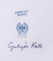 Hollóházi Manufaktúra, Gulyás Kati (1945-) képzőművész: Váza világtérkép dekorral. cca 1998, kísérle...