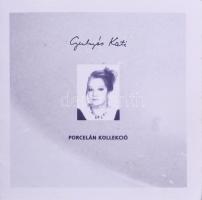 Hollóházi Manufaktúra, Gulyás Kati (1945-) képzőművész: Váza világtérkép dekorral. cca 1998, kísérle...