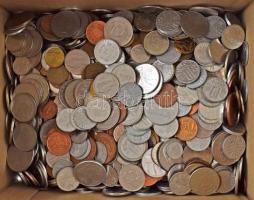 Vegyes, magyar és külföldi érmetétel mintegy ~5kg súlyban T:vegyes Mixed, Hungarian and foreign coin lot (~5kg) C:mixed