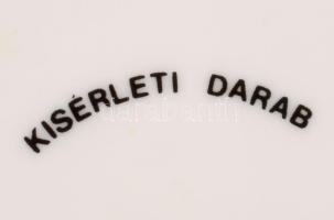 Hollóházi kerek asztalközép kínáló, háncsnyomott peremrésszel. Jelzett: "KISÉRLETI DARAB" ...