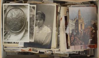 AUSZTRIA - Egy doboznyi vegyes fotó és lap, régi és modern, főleg Tirol / AUSTRIA - A box of mixed photos and cards, old and modern, mainly from Tyrol