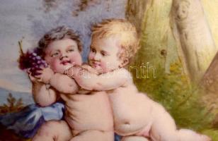 1781 Sevres porcelán kaspó. DD dátum jelzéssel LG ( Le Guay ) porcelánfestő jelzésével. Puttókat ábr...