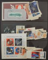 Magyar gyűjtemény, postatiszta anyag a 60-as, 90-es évekből, sok bélyegzett, szovjet és egyéb külföldi A4-es és közepes berakókban. Az anyag egy része betapadt, összeragadt. Hozzá pár FDC, régi katalógus, stb.