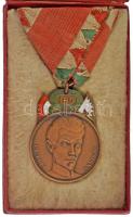 1948. "48-as Díszérem" részben zománcozott bronz kitüntetés mellszalagon, eredeti kopottas tokban T:AU,XF patina Hungary 1948. "Medal of Honour commemorating 1848-1849" enamelled bronze decoration with ribbon in original worn case C:AU,XF patina NMK 528.