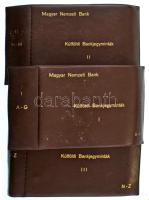 1980 k. "Magyar Nemzeti Bank - Külföldi bankjegyminták" műbőr gyűrűs katalógus három kötetben, fekete-fehér képekkel