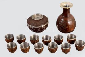 cca 20. sz. eleje, Kínai 14 részes asztali szett, váza, fedeles edény, 12 darab pohár. Faragott kókusz, ón, m: 15 cm alatt
