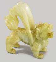 Faragott jáde/zsírkő kínai oroszlán, 8x8,5 cm