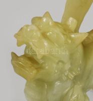 Faragott jáde/zsírkő kínai oroszlán, 8x8,5 cm