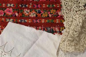Vegyes csipkék, textiliák, hímzések