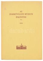 1963 Az Iparművészeti Múzeum és a Hopp Ferenc Keletázsiai Művészeti Múzeum évkönyve VI. Szerk.: Jakabffy Imre. Bp., 1963, Képzőművészeti Alap. Fekete-fehér képekkel illusztrálva. Magyar, francia, német és angol nyelven. Kiadói egészvászon-kötés, minimálisan koszos borítóval. Megjelent 1060 példányban.
