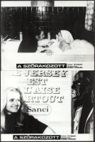 cca 1989 előtt készült, "A szórakozott" című francia film jelenetei és szereplői, 31 db vintage produkciós filmfotó (vitrinfotó, lobbyfotó) ezüst zselatinos fotópapíron, a használatból eredő (esetleges) kisebb hibákkal, 18x24 cm
