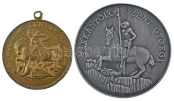 zz DN "Sárkányölő Szent György" egyoldalas fehérfém emlékérem, hátoldalán "R. R. J." gravírozással (42mm) + DN "Sárkányölő Szent György / Biztonság a viharban" kétoldalas sárgaréz emlékmedál füllel (35mm) T:AU,XF, patina