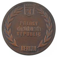 Németország DN "A köztársaság palotája - Berlin" kétoldalas bronz emlékérem (50mm) T:AU
G...