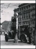 cca 1930 Budapest, benzinkút a Kálvin téren, 1 db modern nagyítás, jelzés nélkül, 21x15 cm