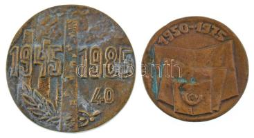 1975. "Posta Központi Hírlap Iroda / 1950-1975" kétoldalas, öntött bronz emlékérem (60mm) + 1985. "1945-1985 - 40" egyoldalas, öntött bronz emlékérem (72mm) T:VF, patina