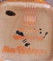 Zsolnay váza. Ökörvér mázas, virág mintás. Kézzel festett, jelzett (Mrs. Fülöpp), kis restaurálási n...