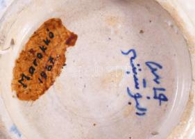 Marokkói kézzel festett mázas kerámia dísztál. Jelzett, XX. sz. közepe. Hibátlan d: 20 cm