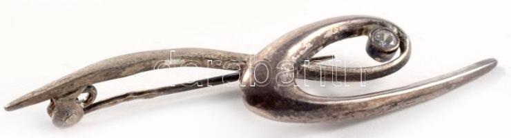 Ezüst (Ag) bross, jelzett, kő berakással, bruttó 2,2g