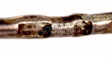 Ezüst (Ag) bross, jelzett, kő berakással, bruttó 2,2g