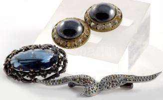 Antik fülbevaló pár és 2 darab bross