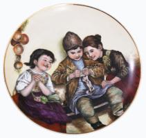 Meissen játszó gyermekek. nagy méretű dísztál. Kézzel festett, jelzett, kos kopással d: 34 cm