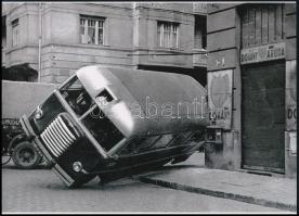 1949 Budapest, a 33-as autóbusz produkciója, 1 db modern nagyítás, jelzés nélkül, 15x21 cm